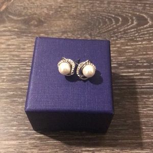 Earrings- imitation pearl